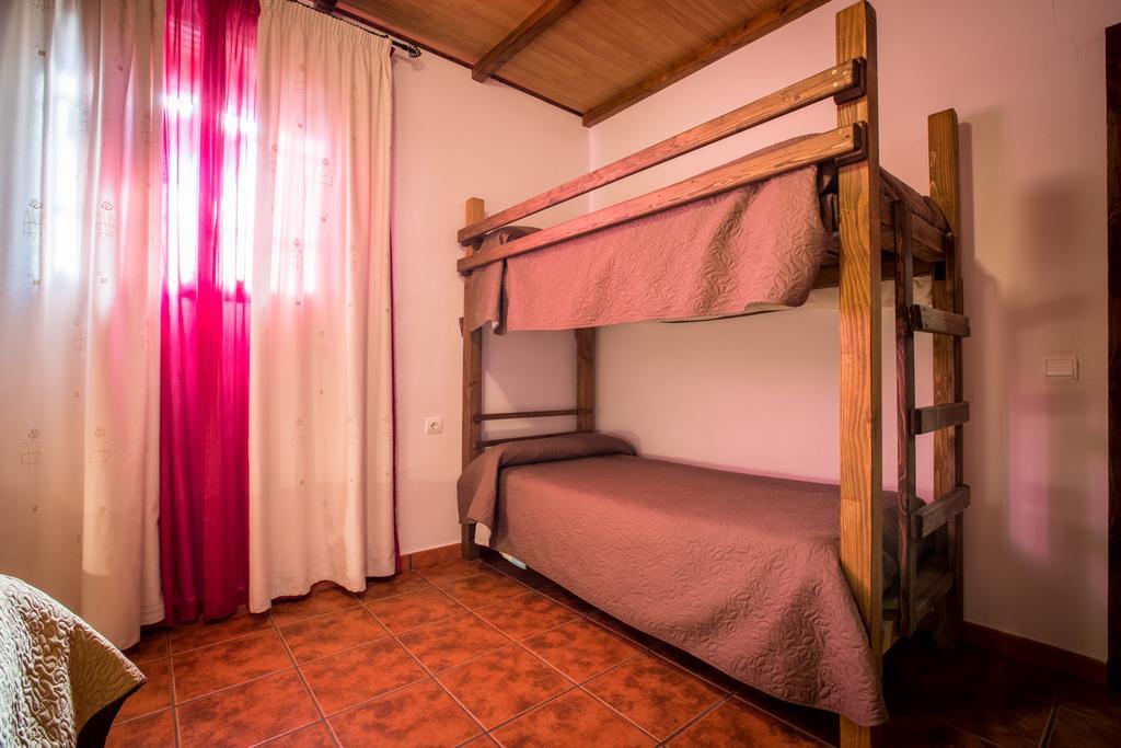 Four-Bedroom House,371632123:JPEG
